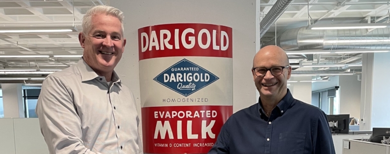 Darigold CEO Joe Coote welcoming GDT CEO Eric Hansen