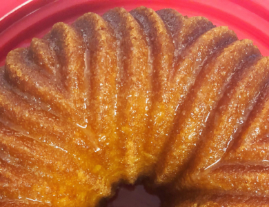 A ring cake on a red plastic plate