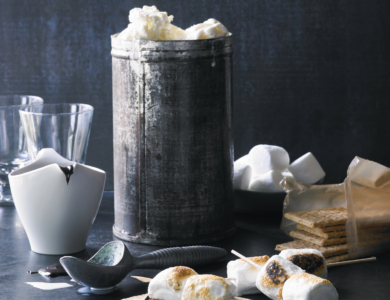 Marshmallows on sticks and biscuits arranged with decorative dishwater