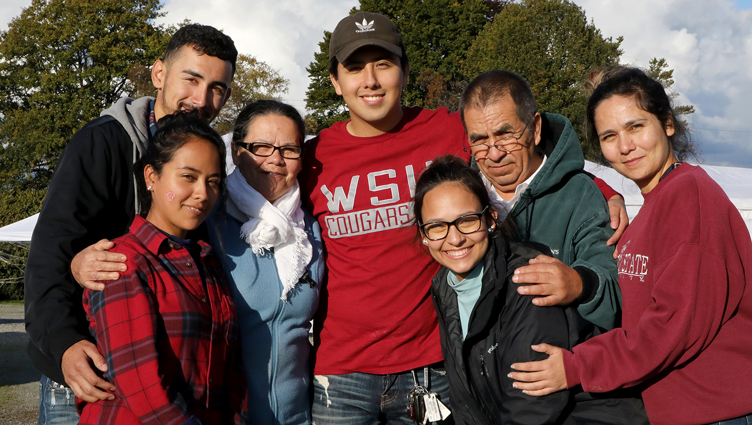 A Mexican family poses for a group photo